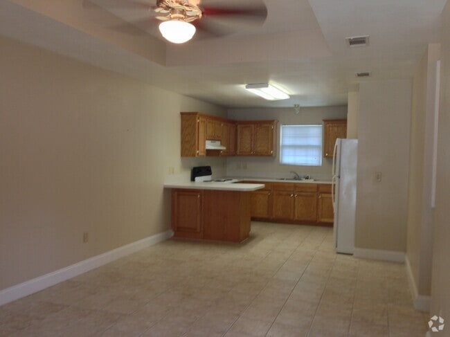 Building Photo - Crystal Lake Apartments (Pardo) Unit 4