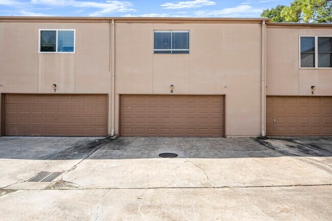 Photo - 1115 Augusta Dr Unit 6