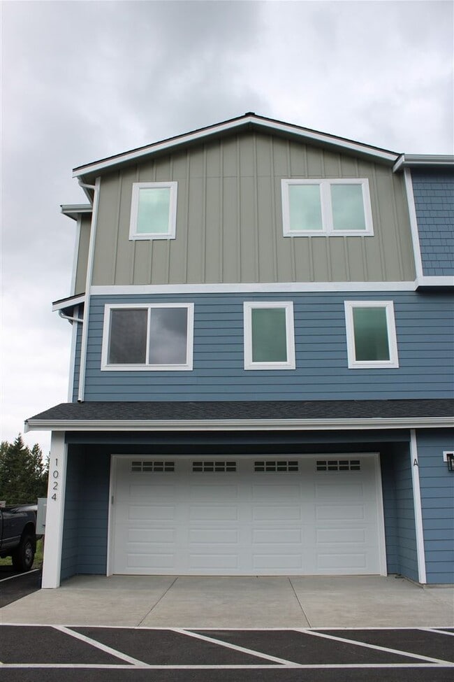 Building Photo - 2 bedroom 2 bathroom Brand New Construction Unit A Rental