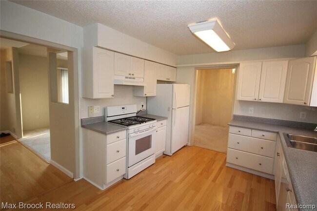 Photo - 2120 Daintree Ave