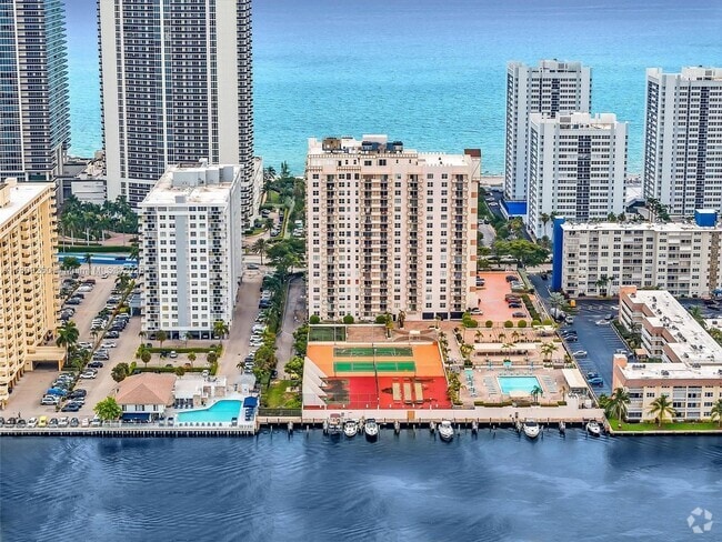 Building Photo - 1865 S Ocean Dr Unit 4N Rental