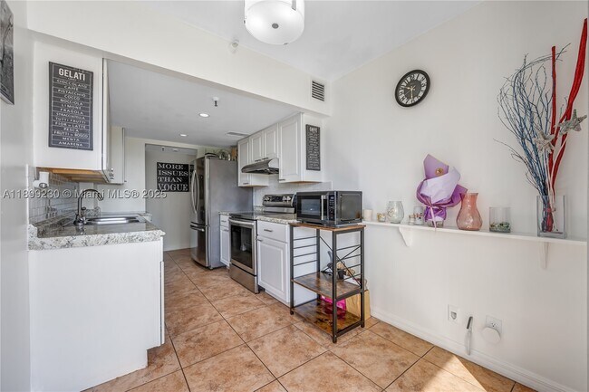 Photo - 290 174th St Unit 511