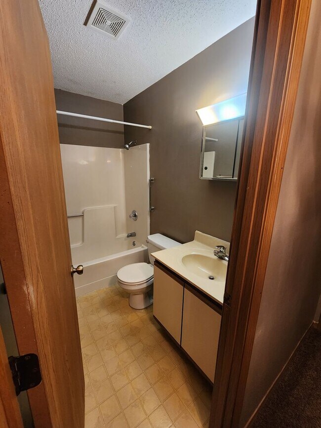 Photo - 1005 W Cherry St Unit B