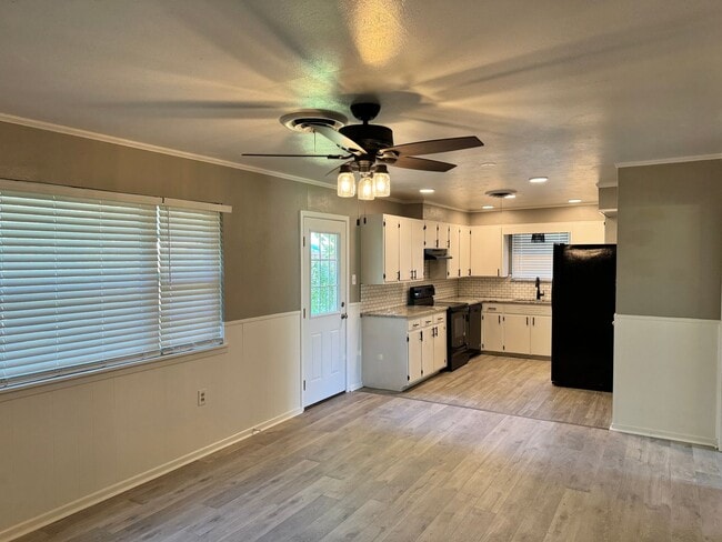 Photo - 412 N Lydia Ave