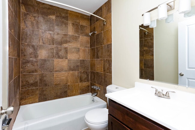 2 BR, 1 BA - Baywood Remodel - 950 SF