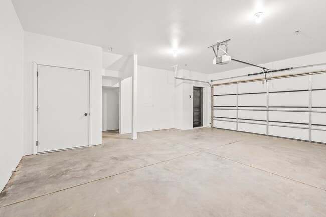 2 habitaciones/ 2 baños y medio - Woodline Townhomes