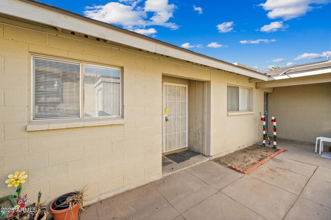 Photo - 3445 E Earll Dr Unidad 1