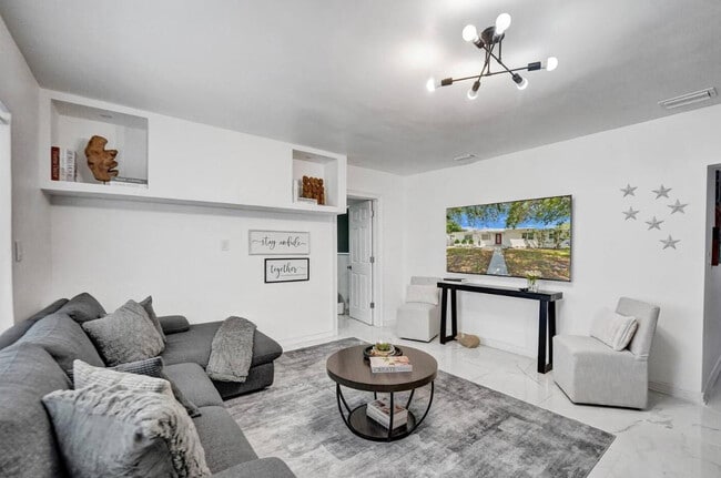 Photo - 2001 Washington St