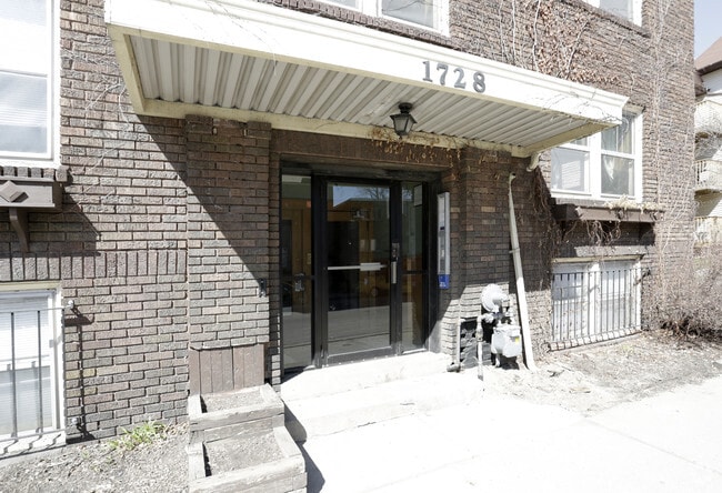 21  -  1728 Third