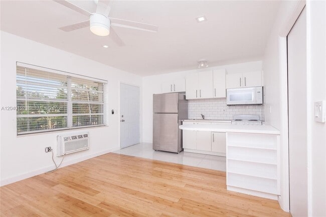 Building Photo - 345 Michigan Ave Unit 20