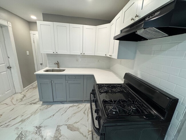 Building Photo - 719 S 15th St Rental