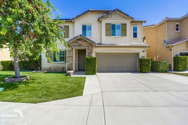 Building Photo - Beautiful 5Bdm 2.5Ba Home with Mountain Vi...