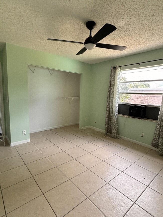 Photo - 1328 W 6th St