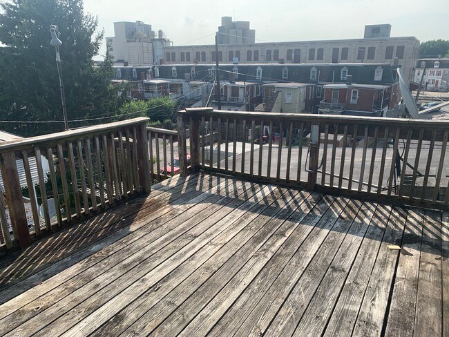 656 Linden Ave