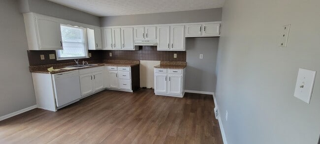 Photo - 909 Gregory Way