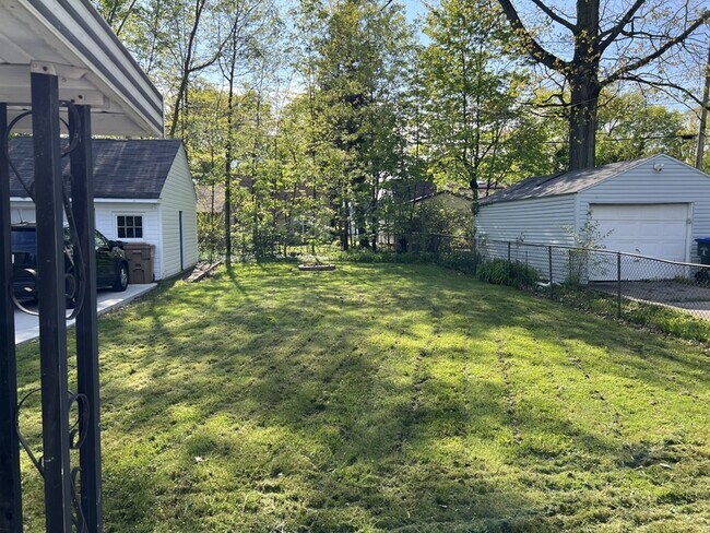 Photo - 1826 Hanover St