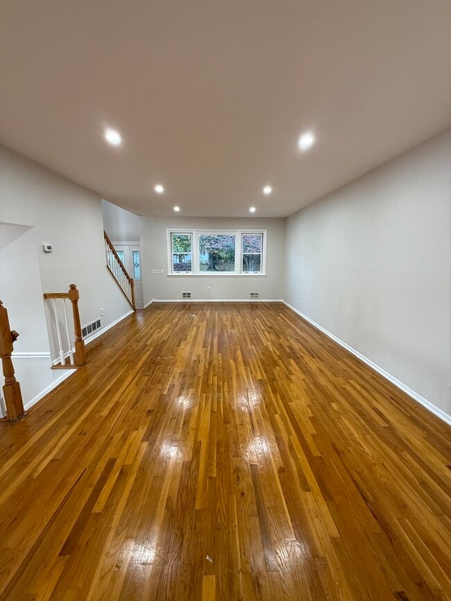 Photo - 16 Meadowview Dr