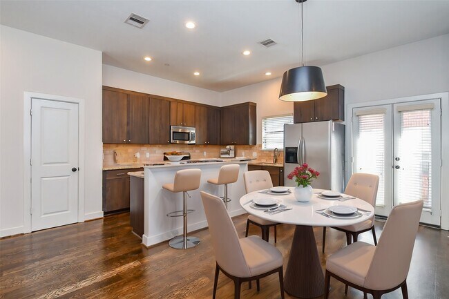 Photo - 2422 Navigation Blvd Unit A