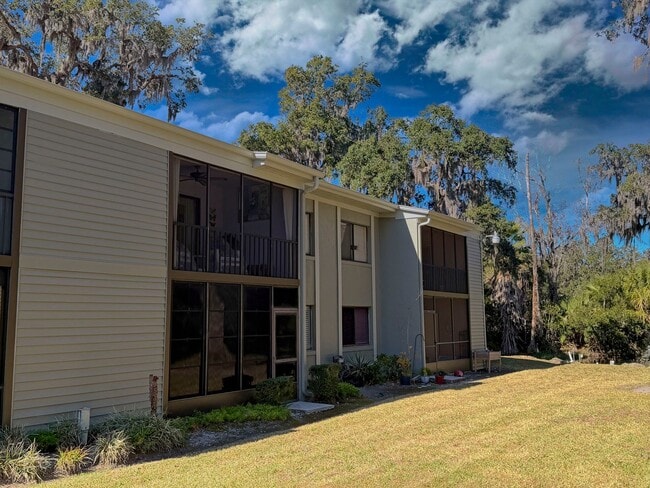 Building Photo - Fully Furnished 2 Bedroom , 2 Bathroom 2nd Floor Condo.