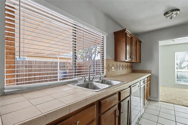 Photo - 921 Middle Cove Dr