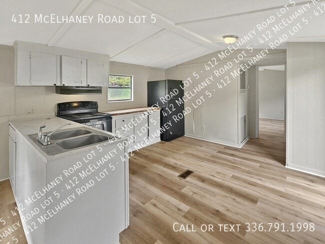 Photo - 412 McElhaney Rd