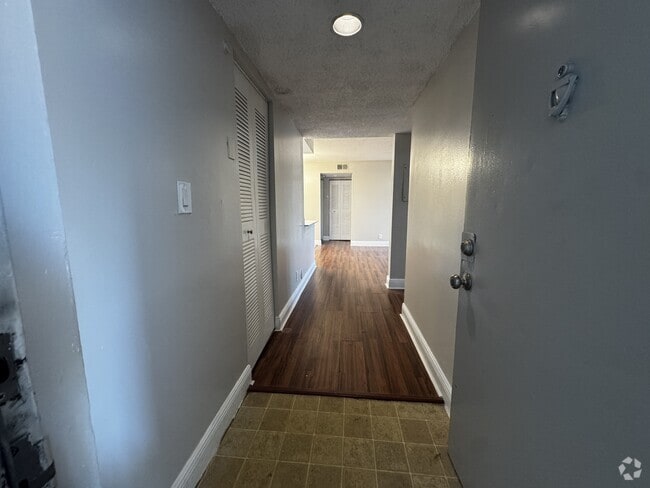 Building Photo - 5612 Rock Island Rd Rental