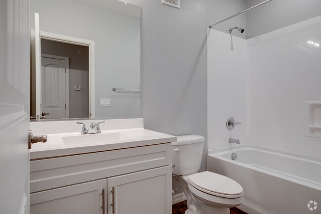 2BR, 2BA - 1,130 SF