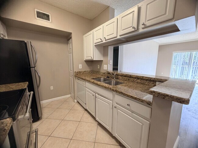 Photo - 11661 W Atlantic Blvd Unidad 1026
