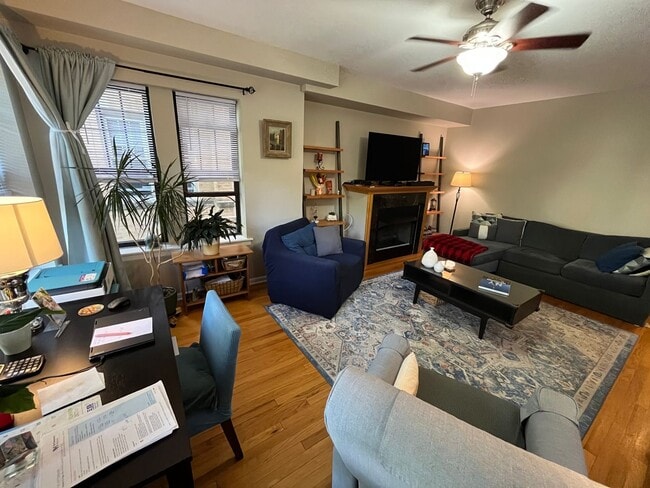 Photo - Warm Vintage Jumbo 2BR 2Bth w fireplace an... Unit 1N