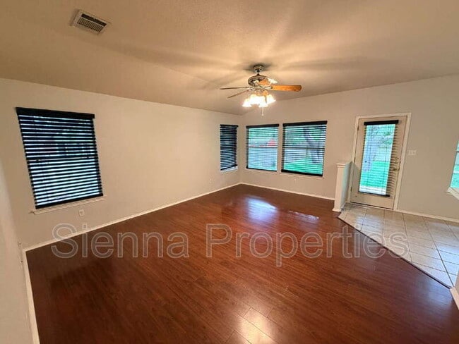Photo - 1006 Reynaldo St