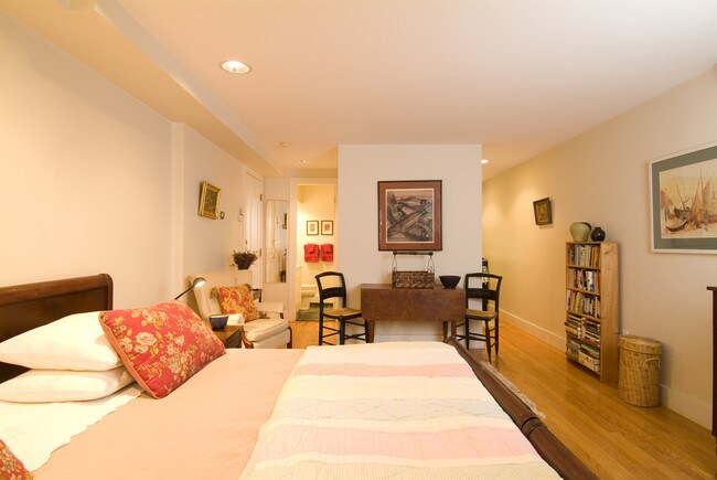 Building Photo - 19 Braddock Park Unit 1