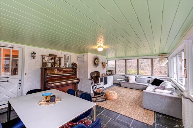 Photo - 23 Pinetree Ln