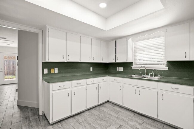 Photo - 15302 Spring Hill Ln