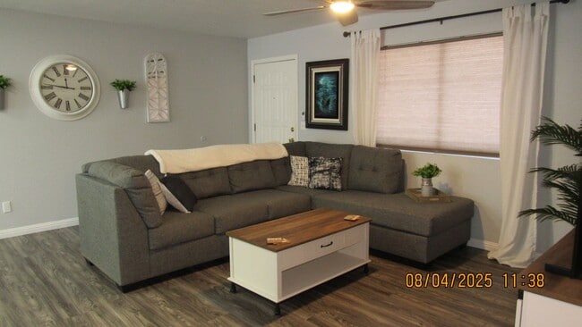 Photo - 2 Bedroom 2 bathroom Boat Deep Furnished Home