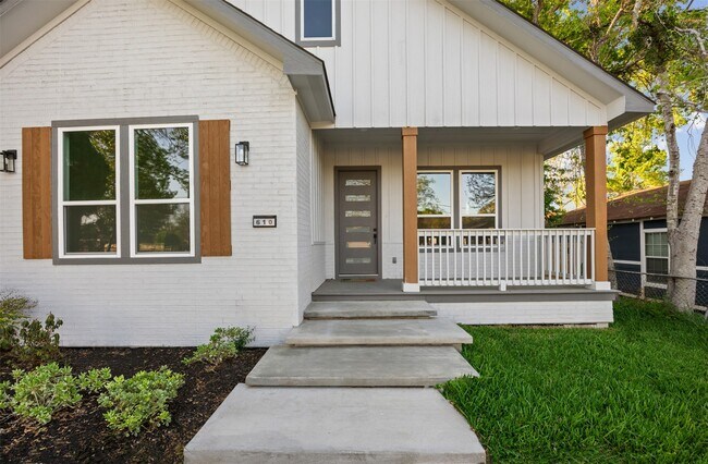 Photo - 610 Lettie St