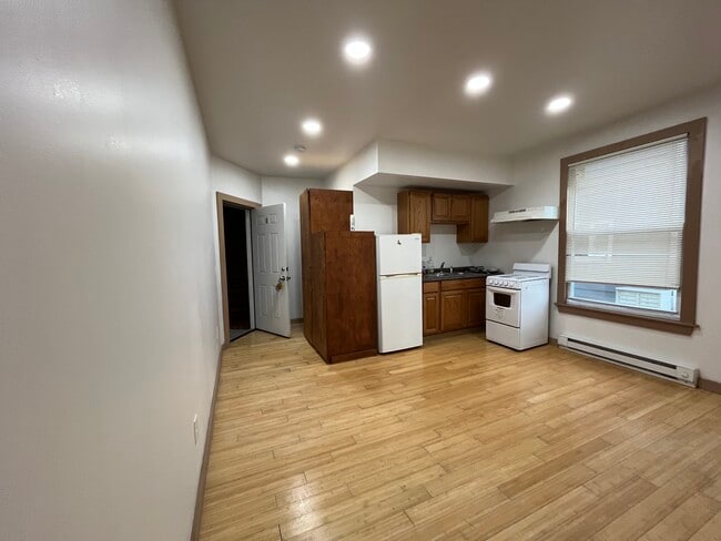 Photo - 208 Main St Unit 1