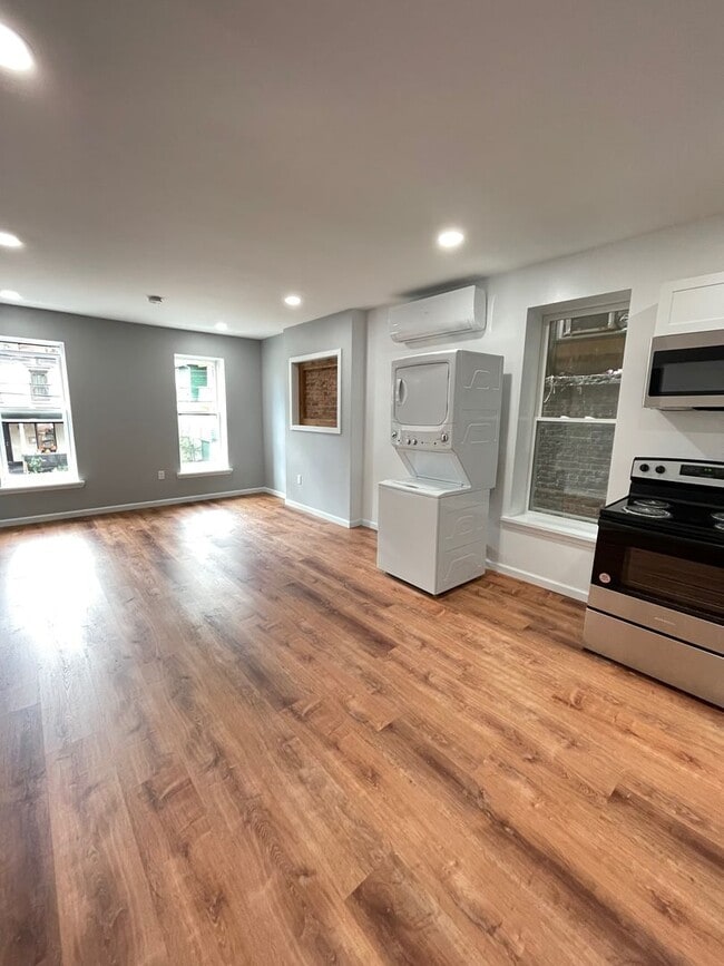 Photo - 106 Renwick St Unit 2