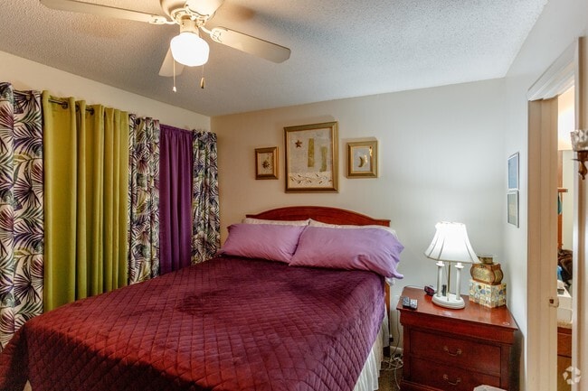 2BR, 2BA - 1179 SF