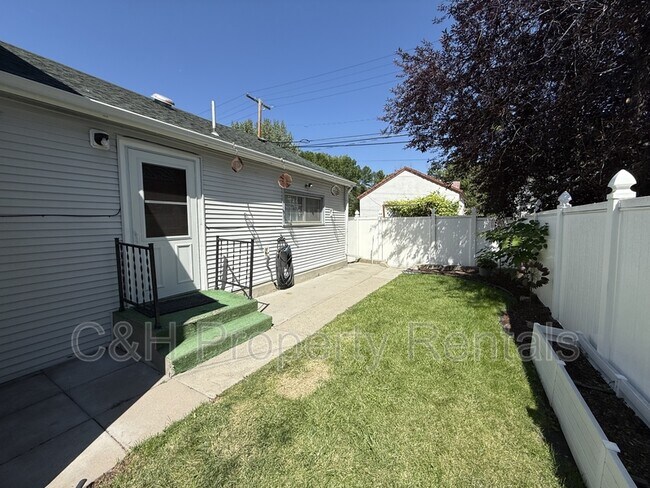 Photo - 2423 Pine St