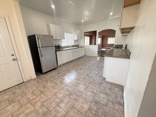 Photo - 1341 W 47th St