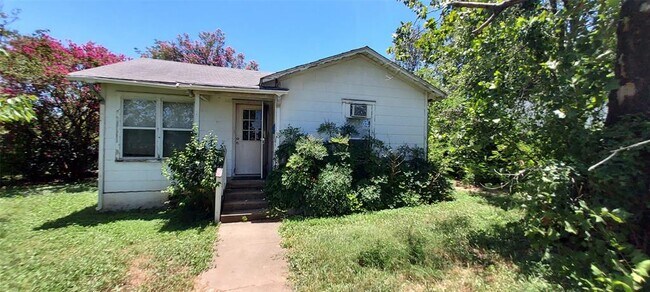 Building Photo - 201 W Anderson Ave Rental