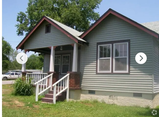 Building Photo - 401 Elm St Rental