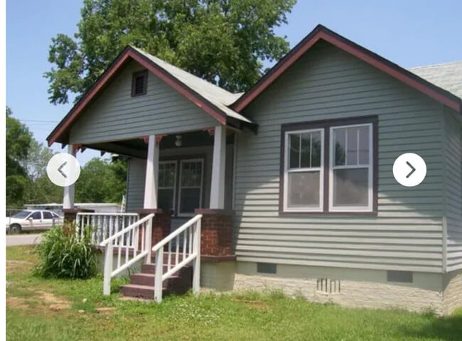 Photo - 401 Elm St House
