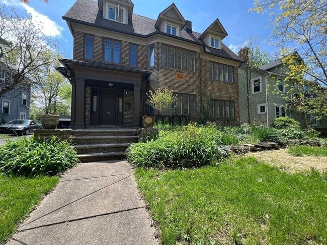 Building Photo - 3232 Clarendon Rd