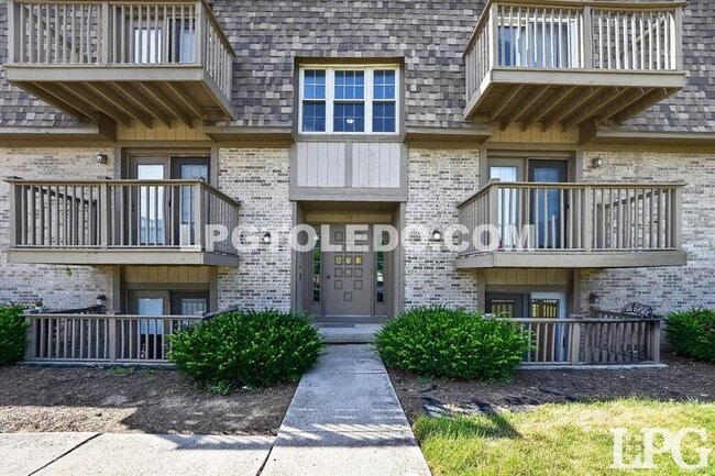 Photo - 811 Hilltop Ln