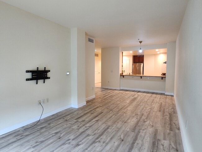 Living/Dining Room - 423 7th St Unit 203