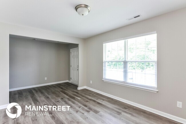 Photo - 817 Leatherstone Ln