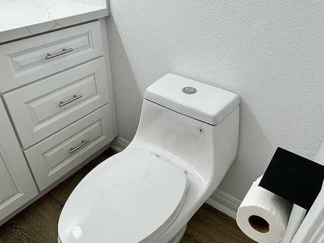 Building Photo - "Charming 1-Bedroom Retreat in Naperville - Perfect for Comfortable Living!"