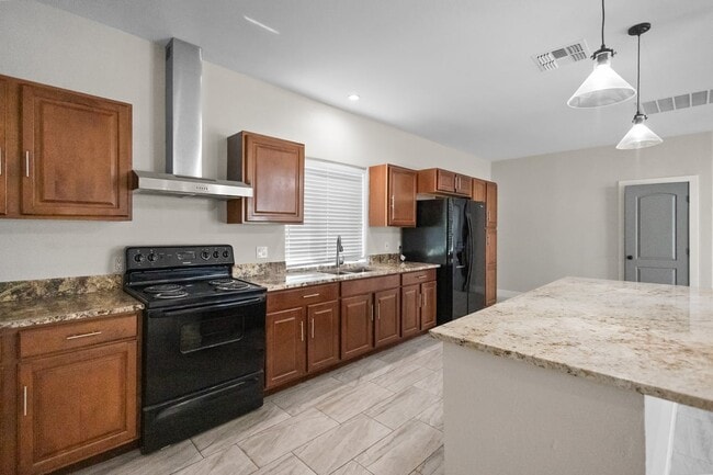 Building Photo - Great Location in Glendale