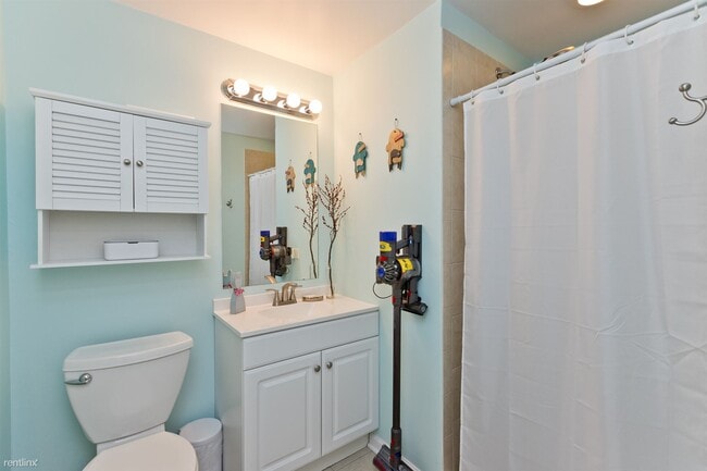 Photo - 2 br, 2 bath Condo - 1122 W Catalpa Ave